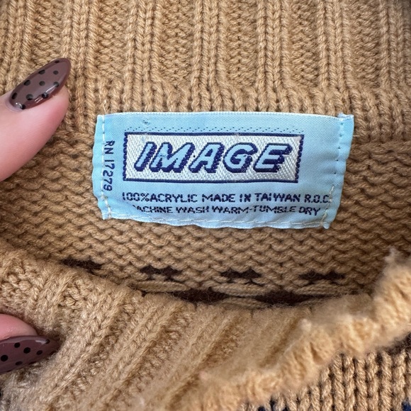 Vintage Patterned Sweater - Picture 2 of 4